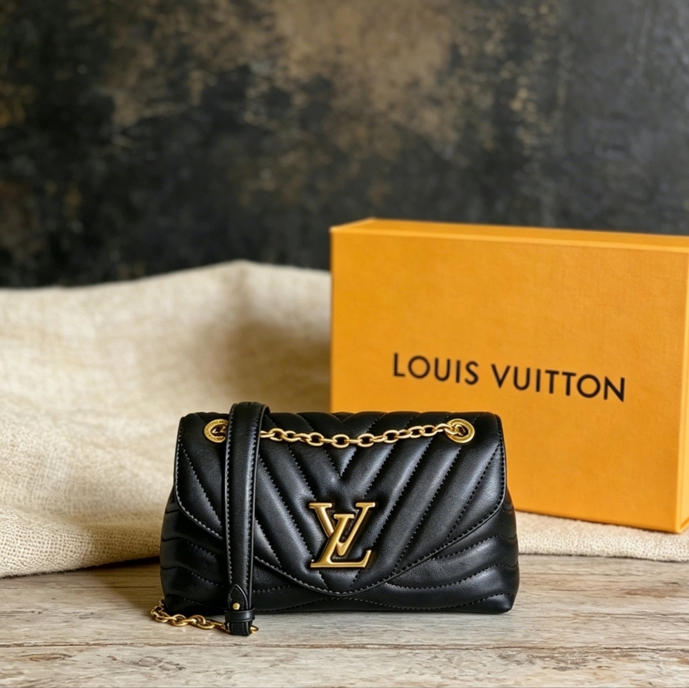 Louis Vuitton New Wave Chain Bag MM Black